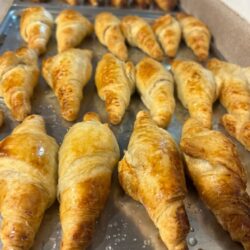 Mini Croissant crudo relleno de Manjar 120und